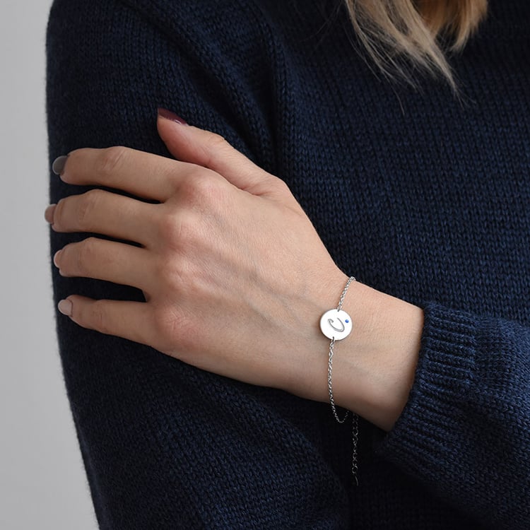 Strieborný náramok s modrým diamantom a gravírom 72173