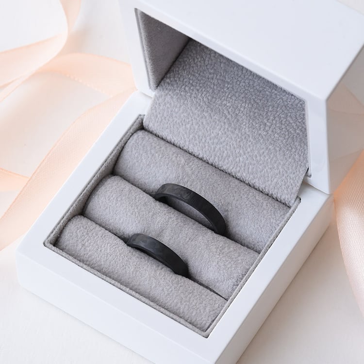 Snubné prstene z karbonu 77708