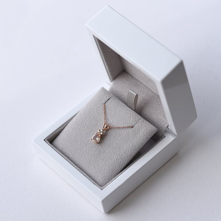 Morganitová slza a diamanty v náhrdelníku 61794