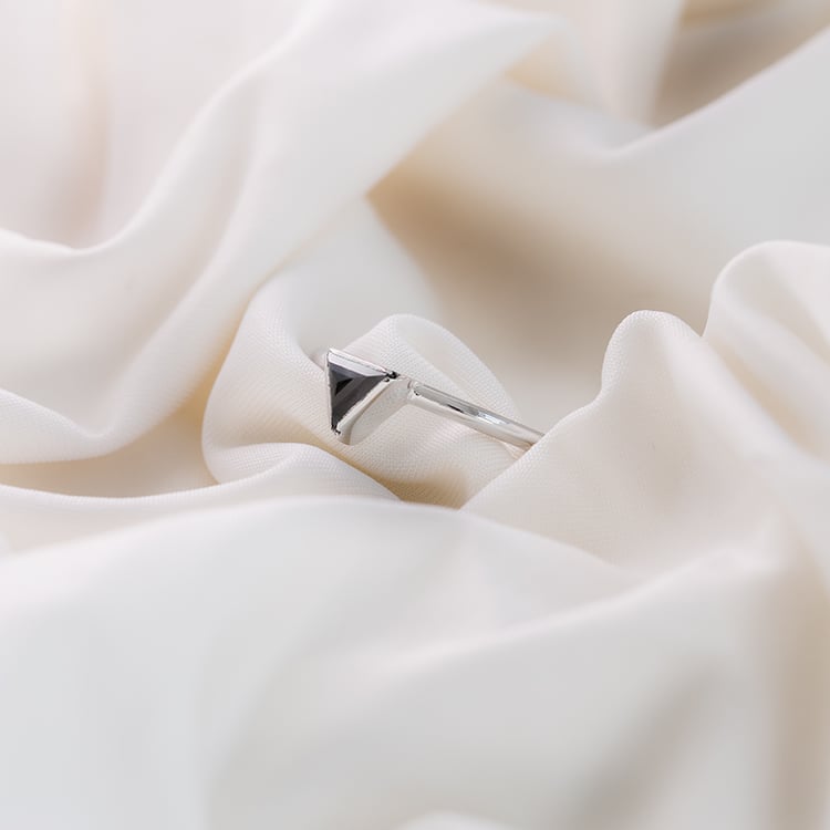 Zlatý prsteň s čiernym trojuholníkovým diamantom Eloisa 129180