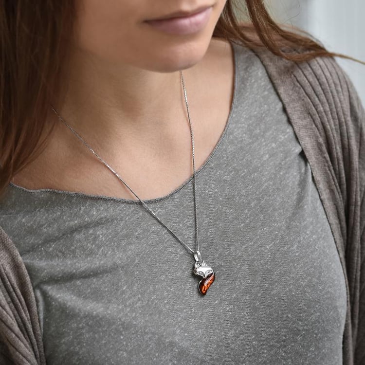 Jantárový prívesok zo striebra v tvare líšky 36911