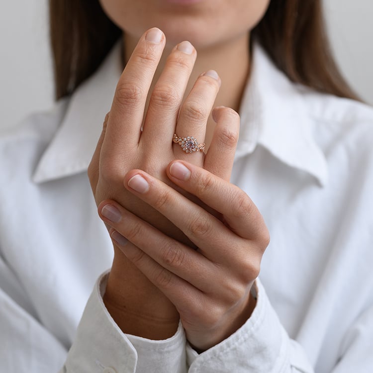 Zásnubný prsteň s morganitom a diamatnmi vo vintage štýle Kavita 134155