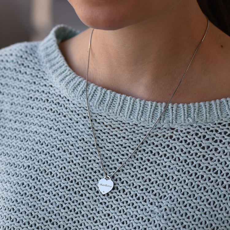 Strieborný prívesok v tvare srdca s gravírom a diamantom 61243