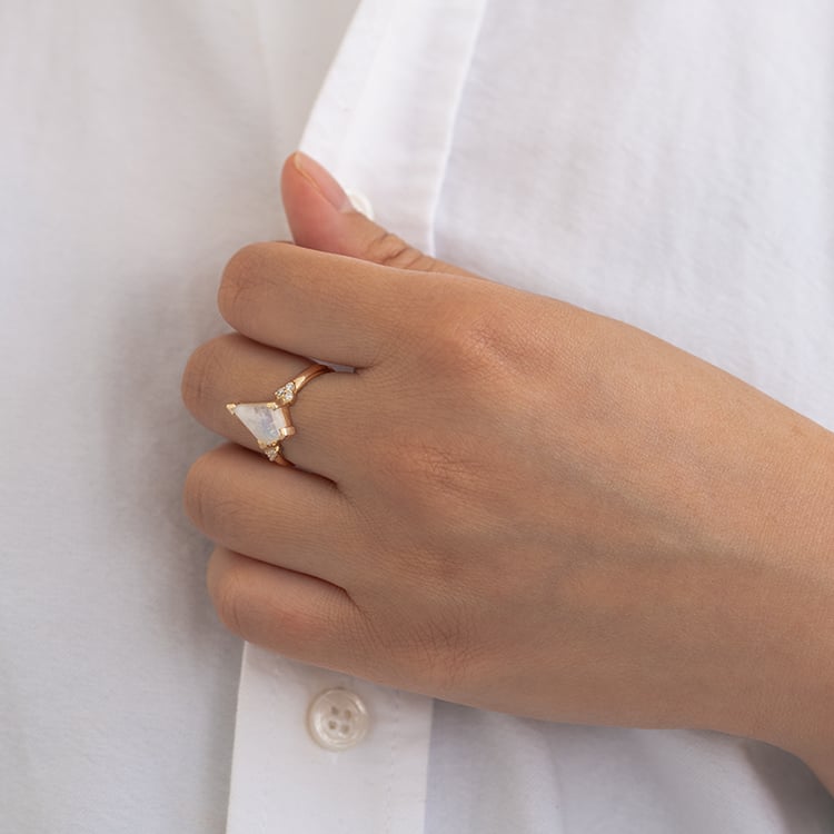 Jedinečný prsteň s mesačným kameňom Floki 124144