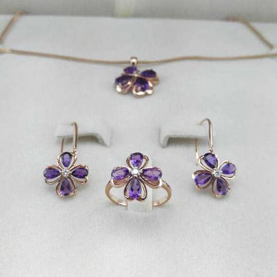 Zlatá kolekcia šperkov