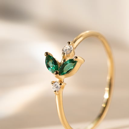 Cluster prsteň s lab-grown smaragdmi a diamantmi Tyrell