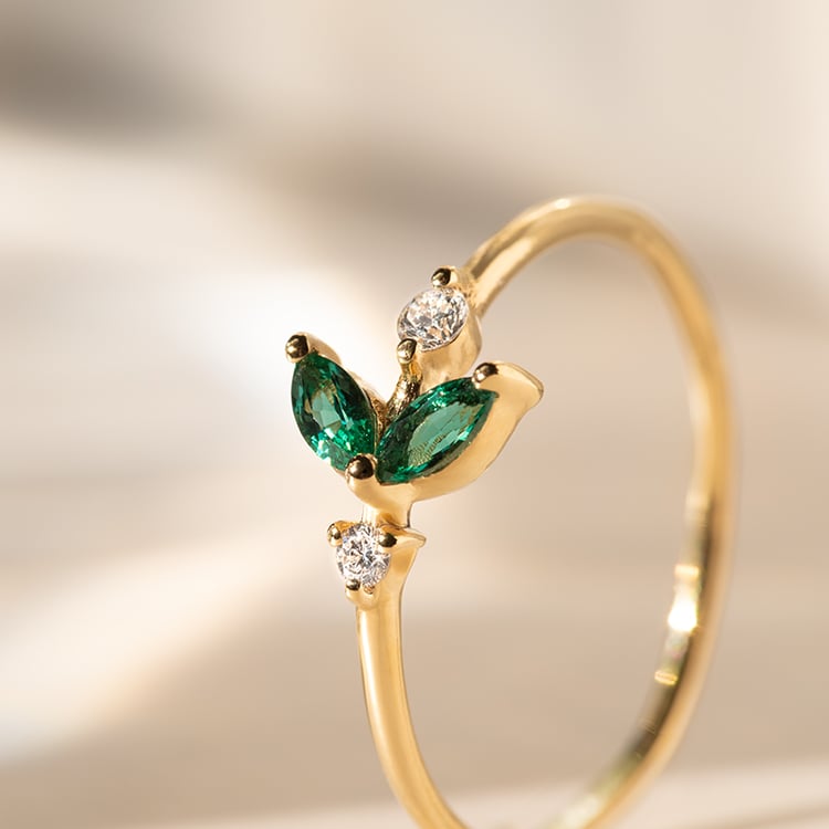 Cluster prsteň s lab-grown smaragdmi a diamantmi Tyrell 140107