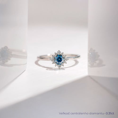 Zásnubný prsteň s certifikovaným fancy blue lab-grown diamantom Kascha