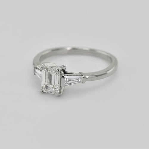 Zásnubný prsteň s emerald lab-grown diamantom Talena