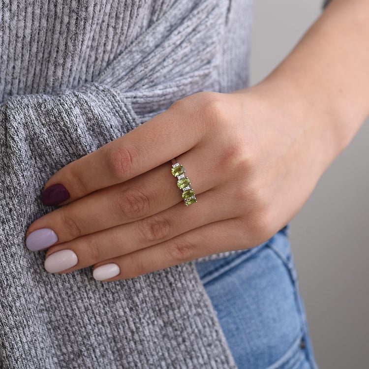 Prsteň s oválnymi olivínmi 65334