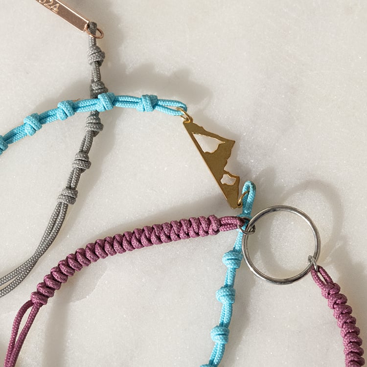 Povrázkový náramok so symbolom Karma 136800