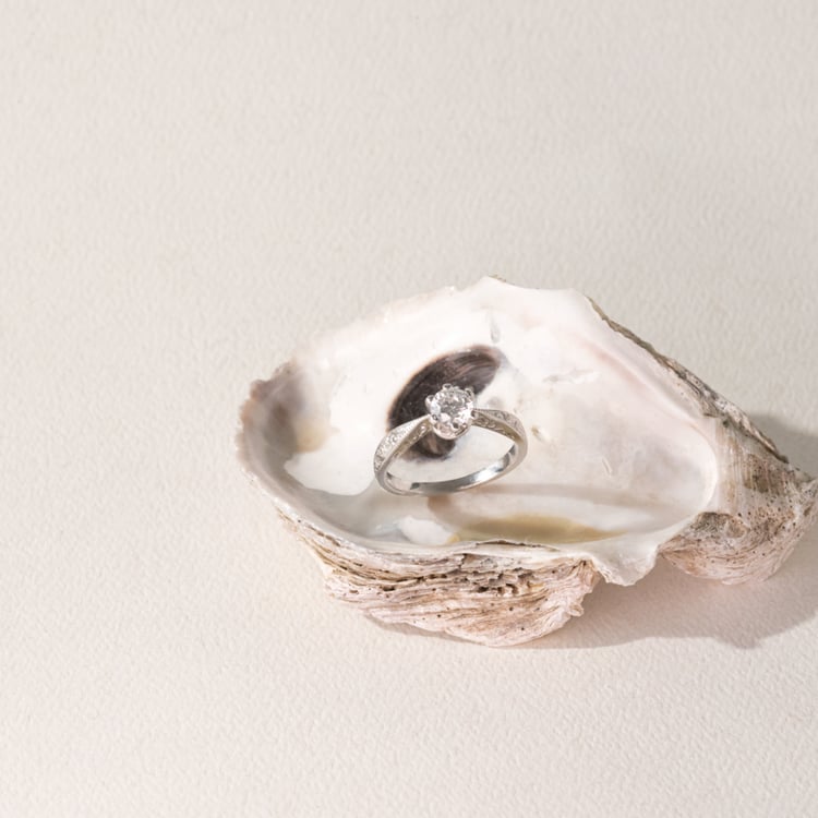 Zásnubný vintage prsteň s diamantom Javion 100943