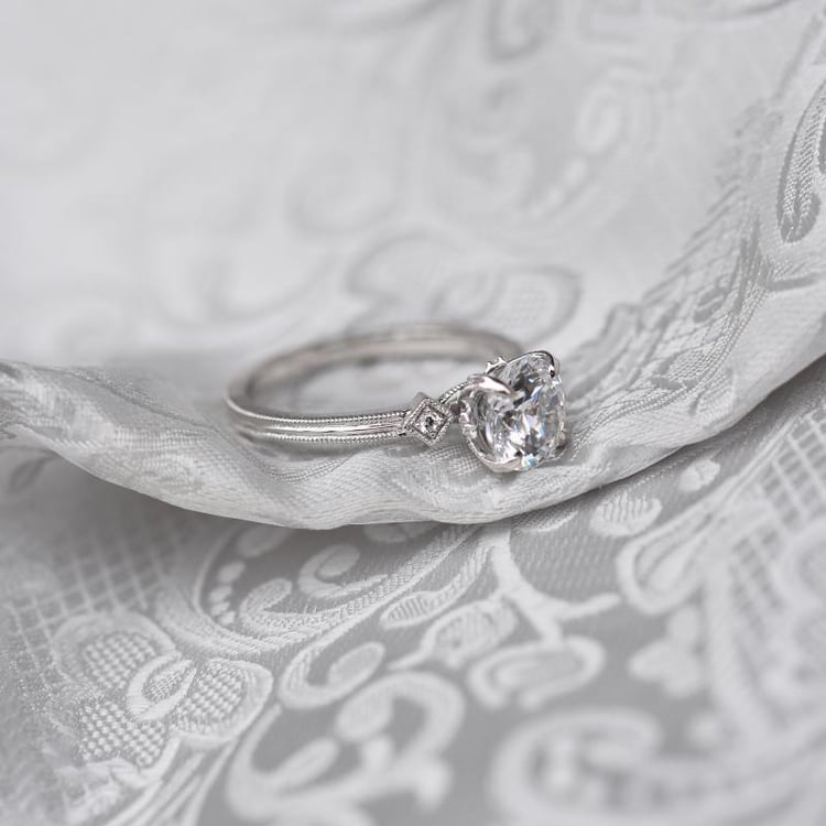 Zlatý zásnubný prsteň s diamantmi 79347