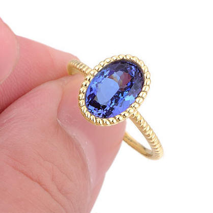 Tanzanit v zlatom prsteni 7689