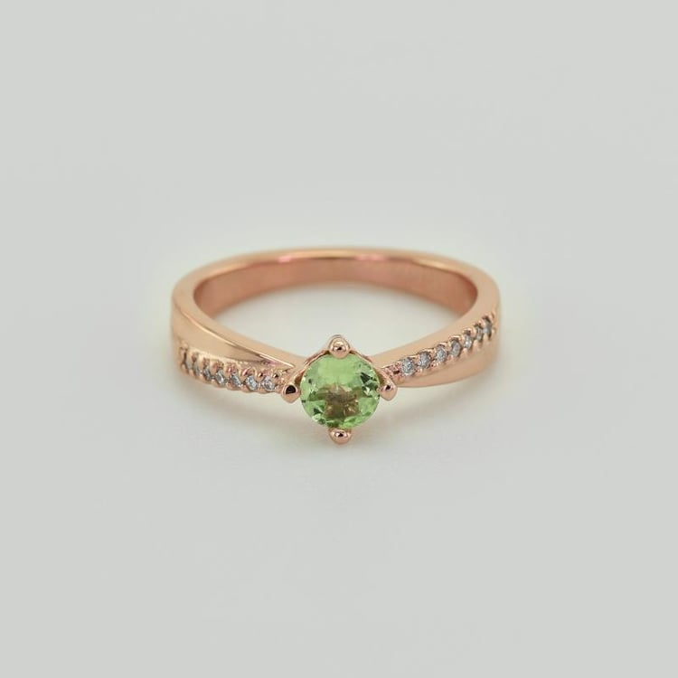 Tsavorit granát 29730