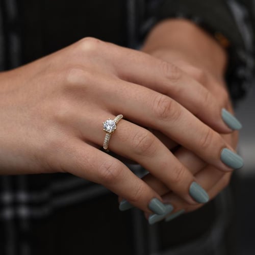 Zásnubný zlatý prsteň s lab-grown diamantmi Lineas