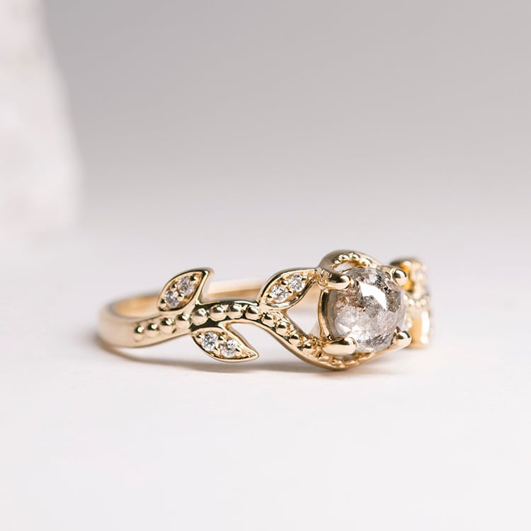 Zásnubný prsteň se salt and pepper diamantom a lab-grown diamantmi Timothy 115793