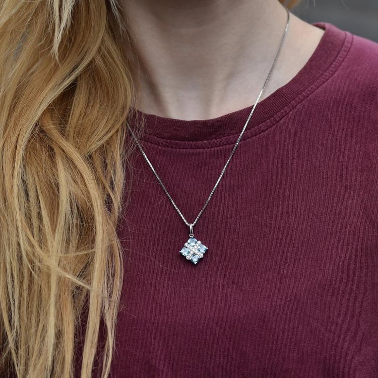 Strieborný náhrdelník so švajčiarkymi topásmi 30433