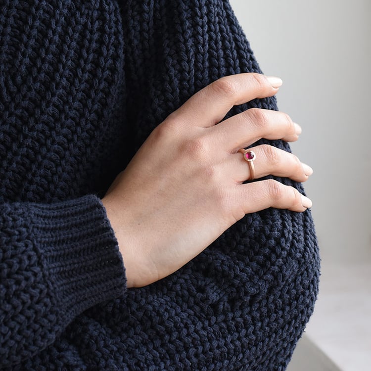 Prsteň s rose cut rubínom 75256