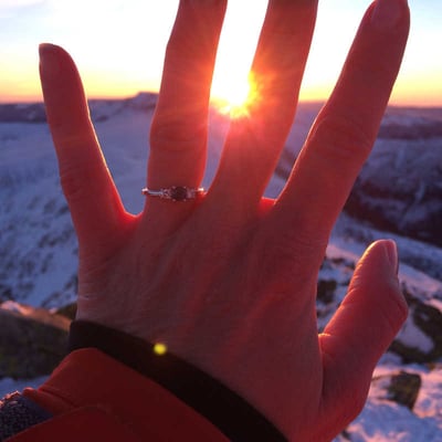 Prsteň so zafírom a diamantmi