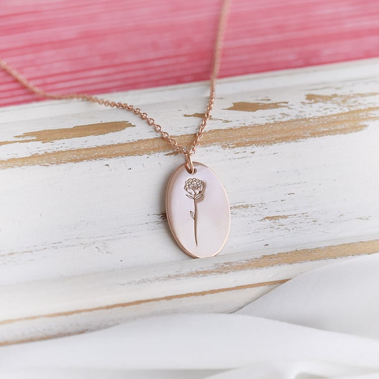 Personalizovaný strieborný prívesok s kvetinou a gravírom Fleur 149900