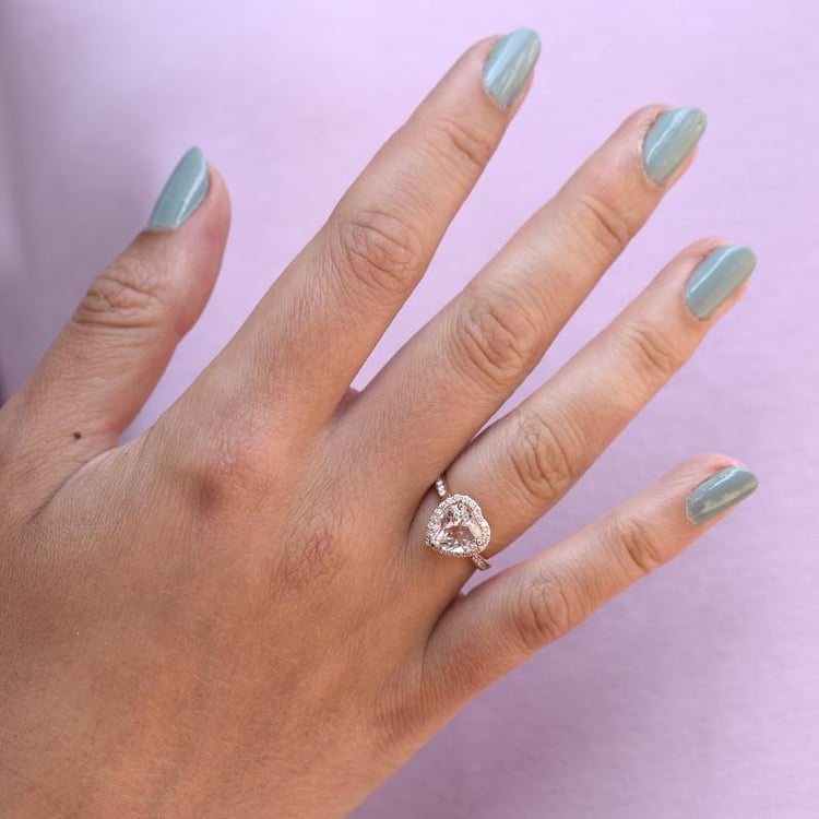 Zlatý prsteň so srdcovým morganitom a diamantmi 47473