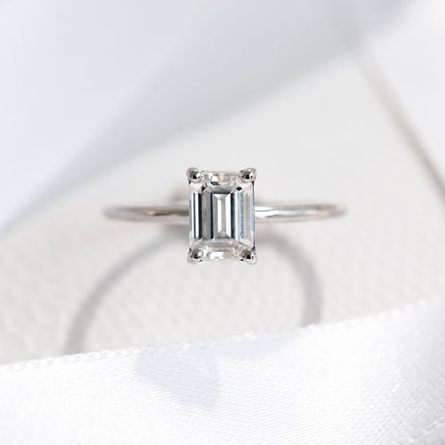 Strieborný prsteň s emerald moissanitom s výberom veľkosti Olson