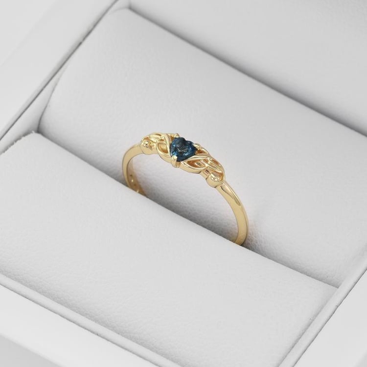 Zlatý prsteň s motívom srdce 35068