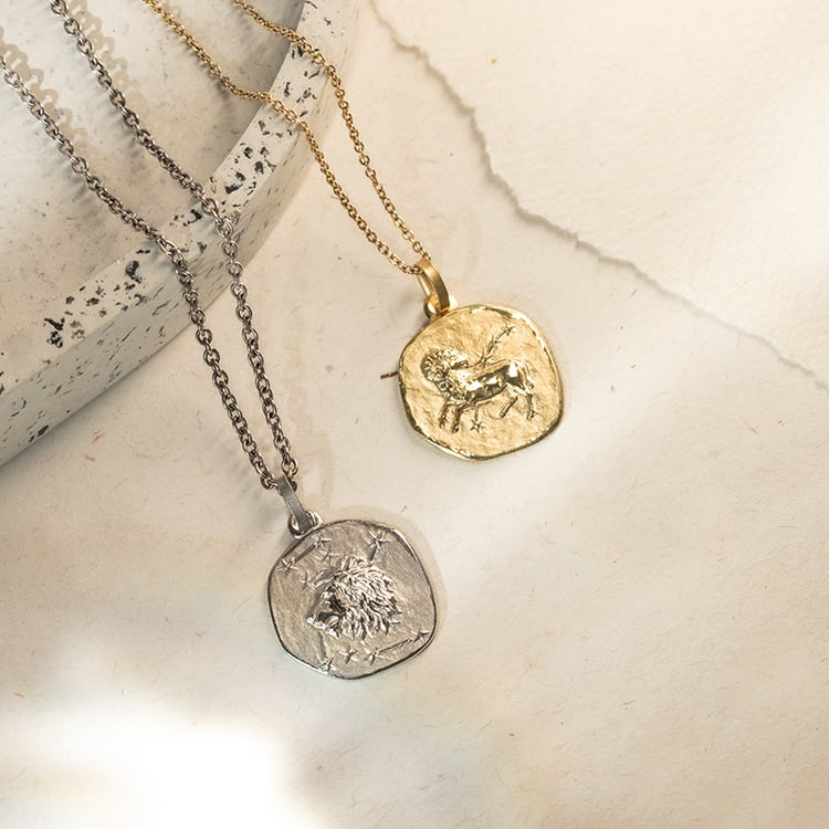 Strieborný prívesok so symbolmi znamenia zverokruhu 136510