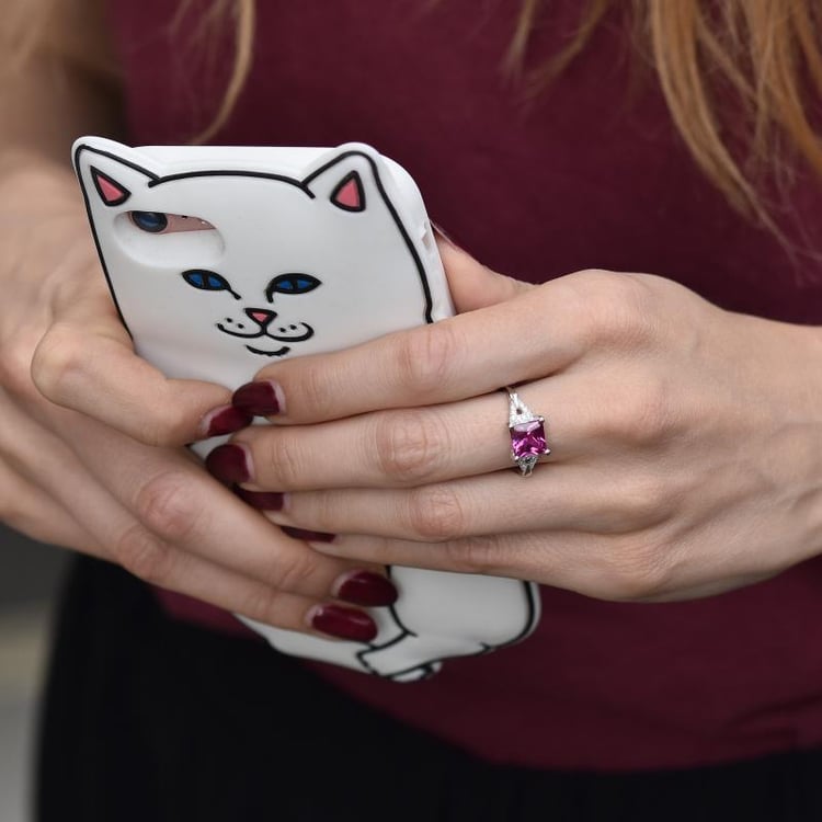 Strieborný prsteň s fialovým zafírom 30440