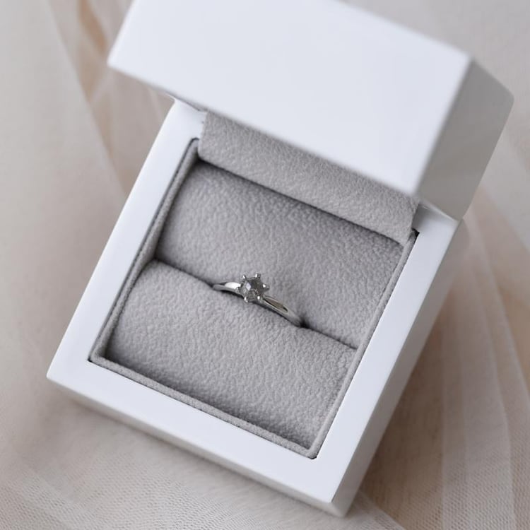 Prsteň s hexagon salt´n´pepper diamantom 52793