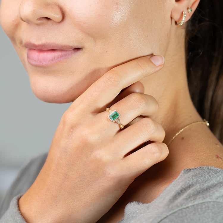 Elegantný smaragdový zlatý prsteň s diamantmi James 146163