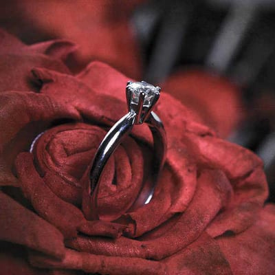 Zásnubný prsteň s diamantom 