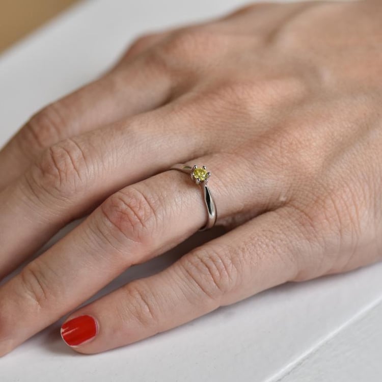 Prsteň s diamantom 27794