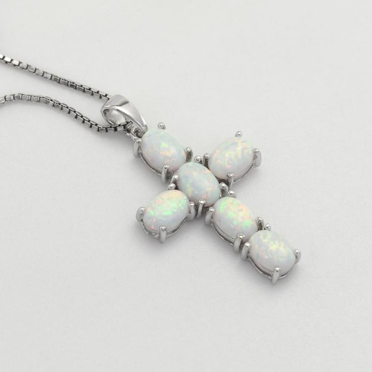 Prívesok vo tvaru krížiku s opálmi 50169