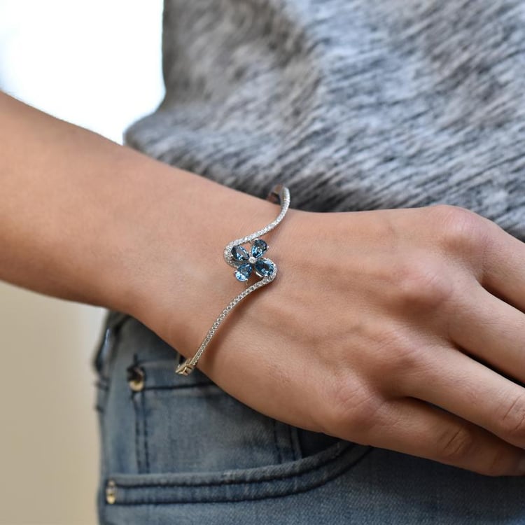 Topásový kvet v náramku 27021