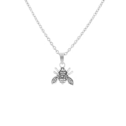 Jemný strieborný prívesok so včelou Sting