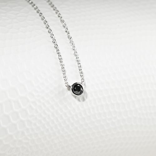 Strieborný minimalistický náhrdelník s čiernym diamantom Vieny