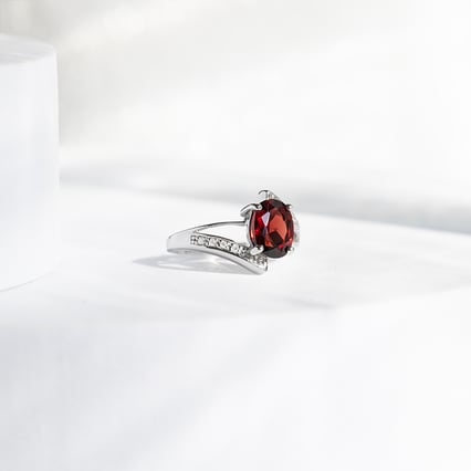 Zlatý diamantový prsteň s granátom Tahax