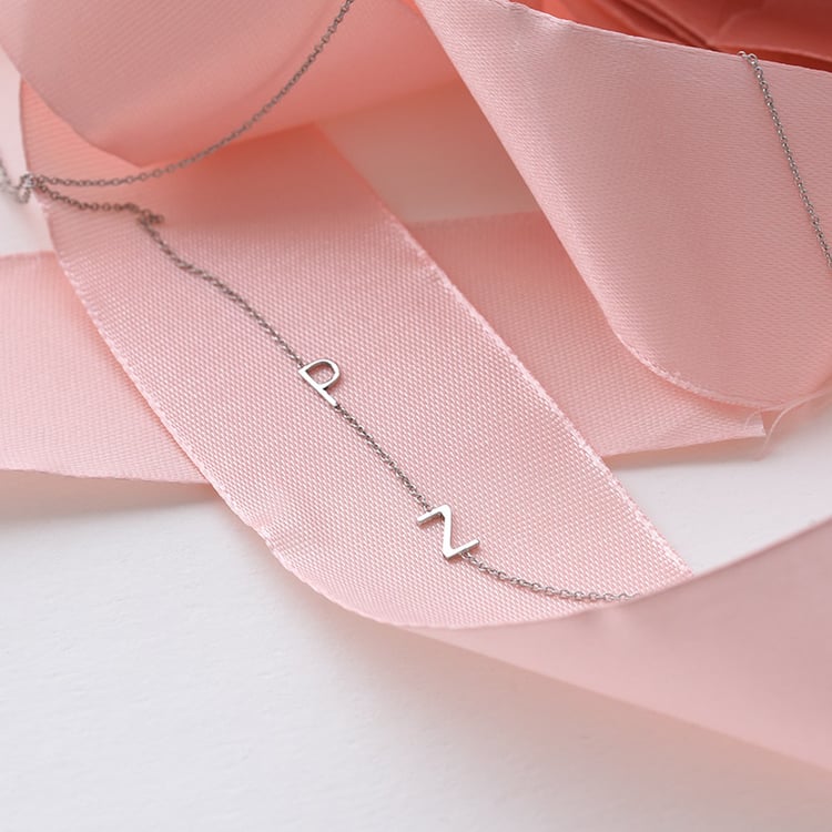 Strieborný náhrdelník s 2 písmenami vašej voľby Lupe 103728