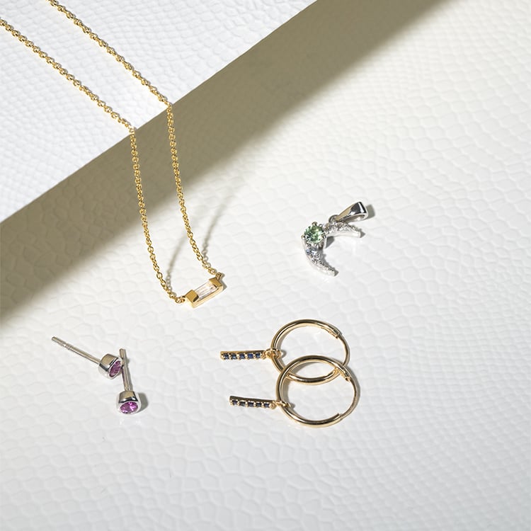 Strieborný náhrdelník so zeleným zafírom Hellen 129237