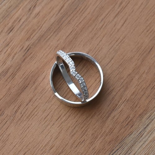 Vykrojený platinový eternity prsteň so žiarivými diamantmi Magee