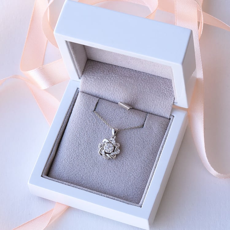 Set diamantových šperkov v tvare kvetu Crisanta 146989