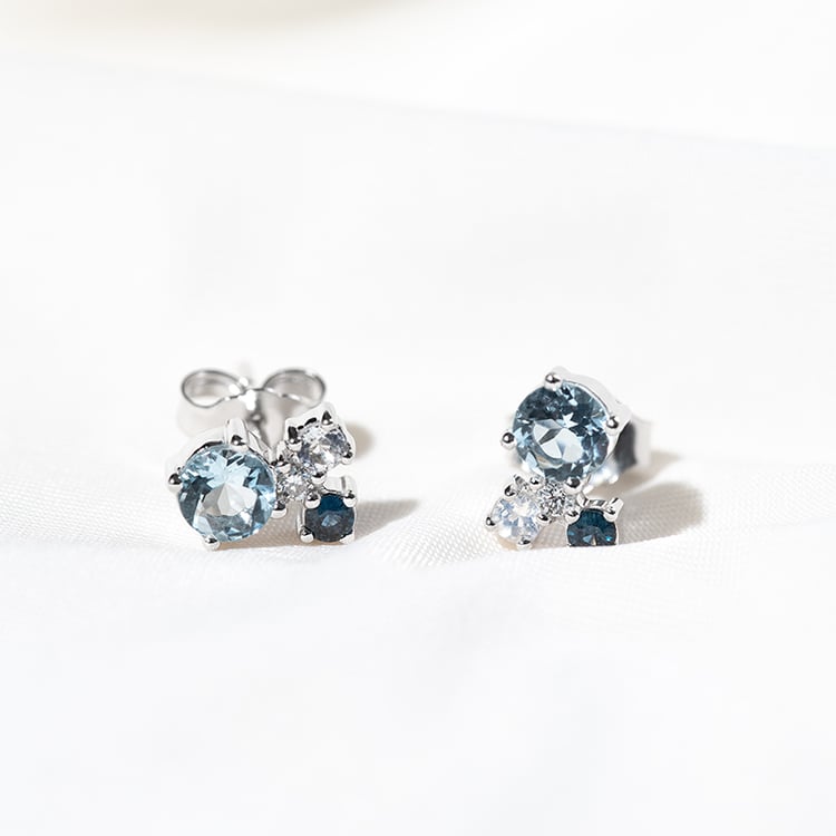 Strieborné cluster náušnice s akvamarínom, zafírom, mesačným kameňom a diamantom Kerrie 131275