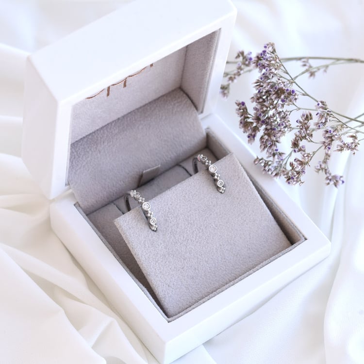 Elegantné krúžky zdobené diamantmi Nils 80640