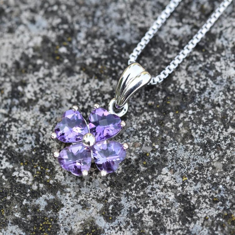 Ametystový štvorlístok v striebornom náhrdleníku 11646