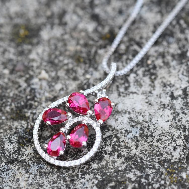 Strieborný náhrdelník s rubínmi a zirkónmi 11644