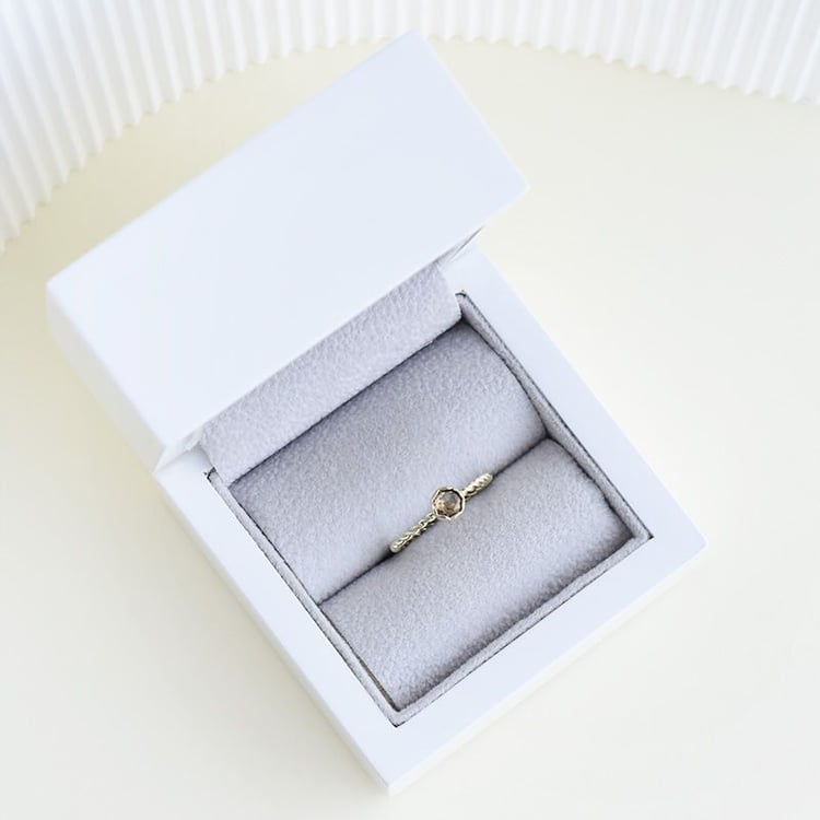 Prepletený prsteň so salt and pepper diamantom Leena 97301