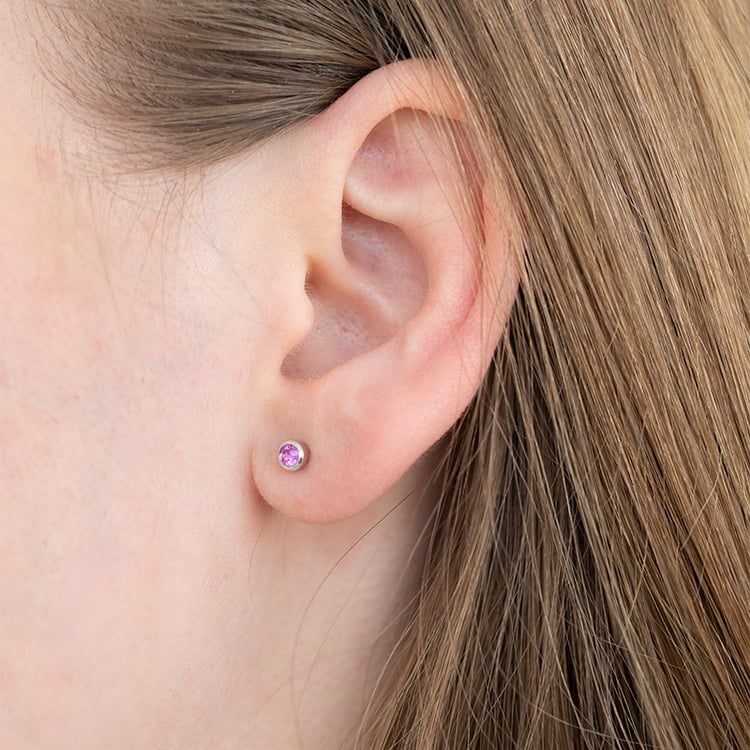 Minimalistické bezel náušnice s ružovými zafírmi Viosa 123830