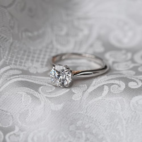 Zásnubný prsteň s postrannými marquise diamantmi Lisabet